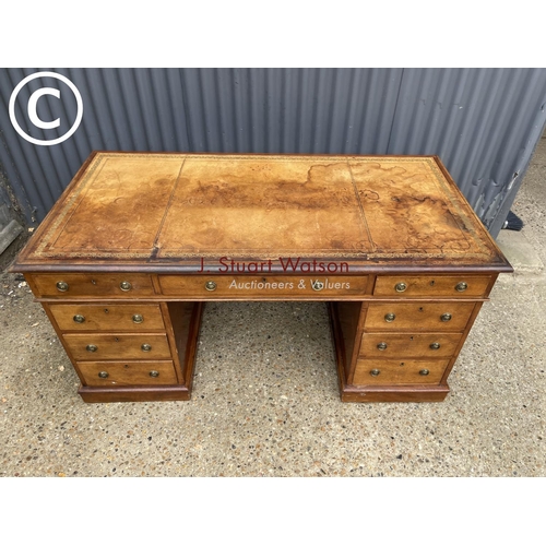 96 - A victorian mahogany pedestal desk with a gold leather top 152x79x77