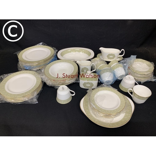 976 - Doulton Sonnet Tea and dinnerware - 52 pieces (2)