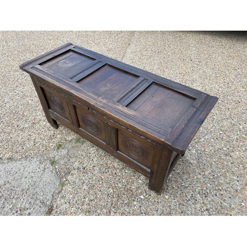 109 - An antique oak blanket box coffer