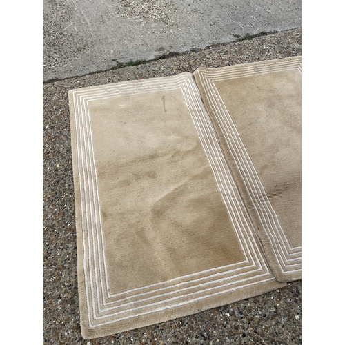 100 - A pair of modern beige pattern rugs 160x95