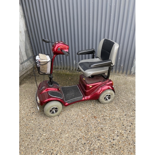 101 - A ROMA four wheeled mobility scooter in good working order with key and charger