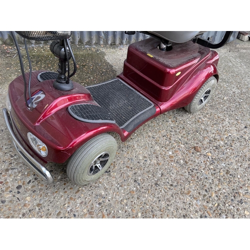 101 - A ROMA four wheeled mobility scooter in good working order with key and charger