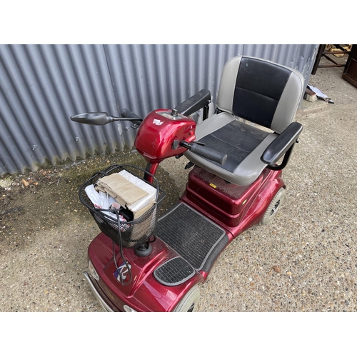 101 - A ROMA four wheeled mobility scooter in good working order with key and charger