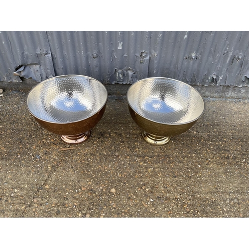 151 - Two planished fruit bowls, one copper one gold