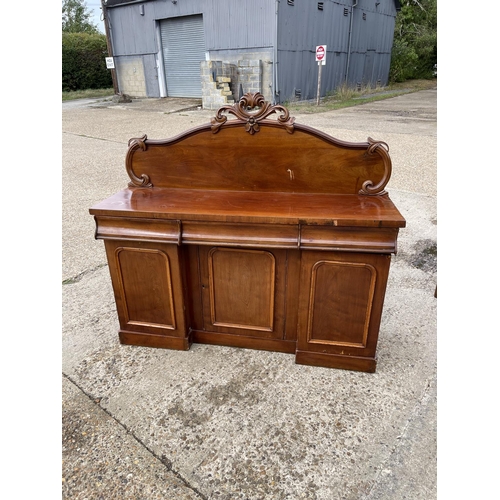 205 - A Victorian mahogany chiffonier sideboard