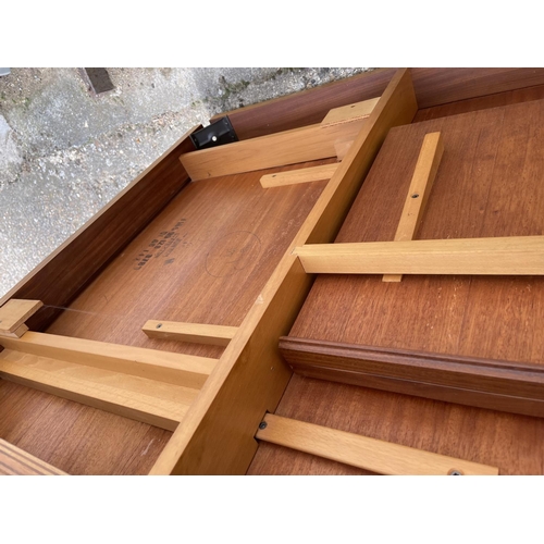 212 - A mid century teak extending table