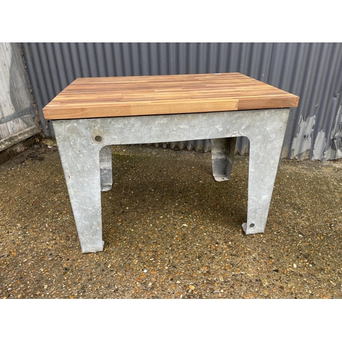 252 - An up-cycled galvanised water tank table 99x70x73