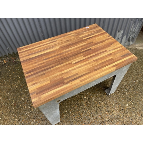 252 - An up-cycled galvanised water tank table 99x70x73