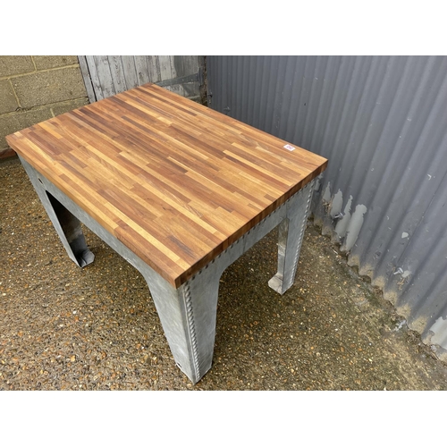 252 - An up-cycled galvanised water tank table 99x70x73