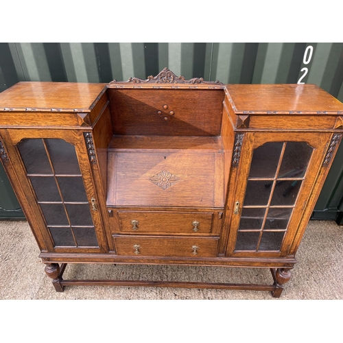 368 - An early 20th century oak bureau /  cabinet