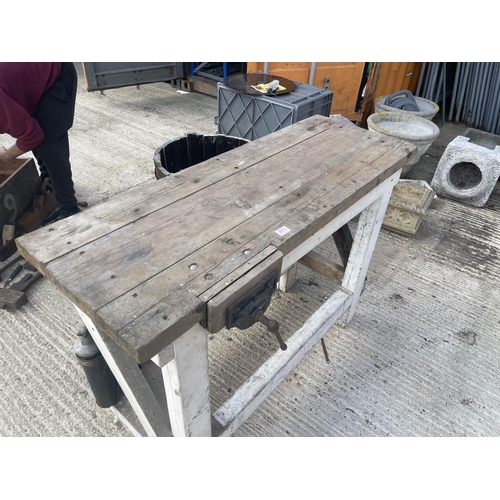 473 - A vintage wooden workbench with vice