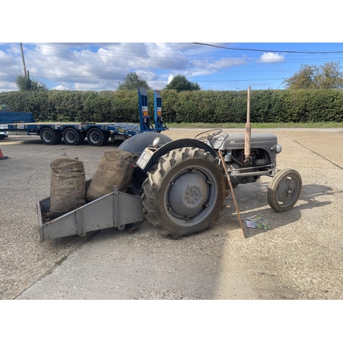 499 - EAP 986 A 1948 Ferguson TEA20 Petrol tractor. Offered for sale in behalf of the executors of decease... 