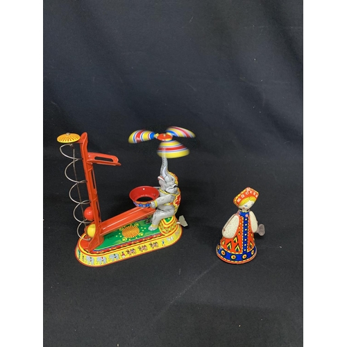 585 - 2 wind up tin toys