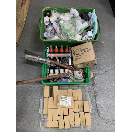 714 - Large box plumbing fitting and traps, small box of plumbers fittings, pipe benders and box 26 carbon... 