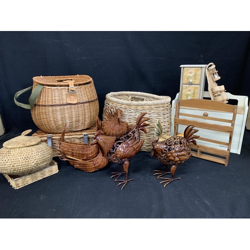 916 - Wickerware, 2 wooden cabinets and metal chicken (2)