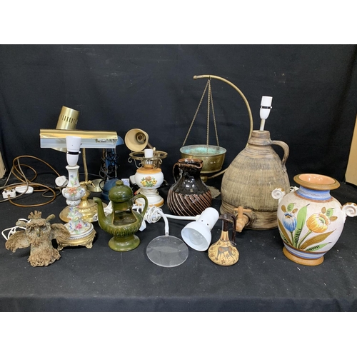 934 - Desk lamps, large pottery lamp and other sundry items (2)