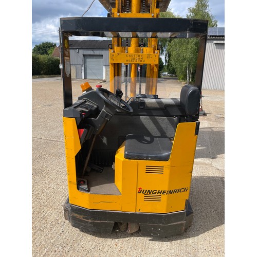 500 - A jungheinrich electric reach and lift fork truck only 689 hours  full working order with charge pac... 