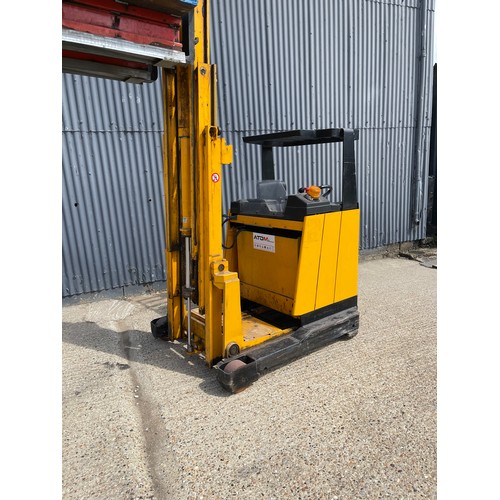 500 - A jungheinrich electric reach and lift fork truck only 689 hours  full working order with charge pac... 