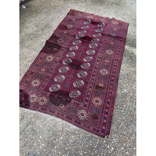 104 - A red oriental pattern rug 135x230