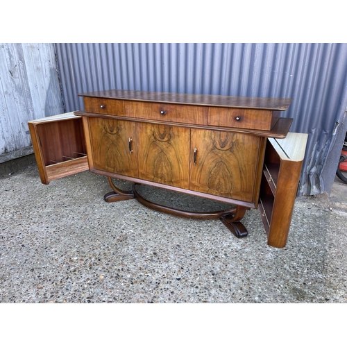 139 - A retro walnut cocktail sideboard marked HOSKINS R with sliding cocktail compartment.s to each end