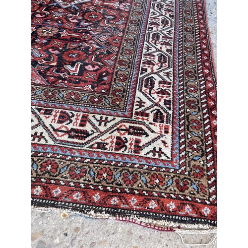 165 - A red oriemtal pattern rug 200x130