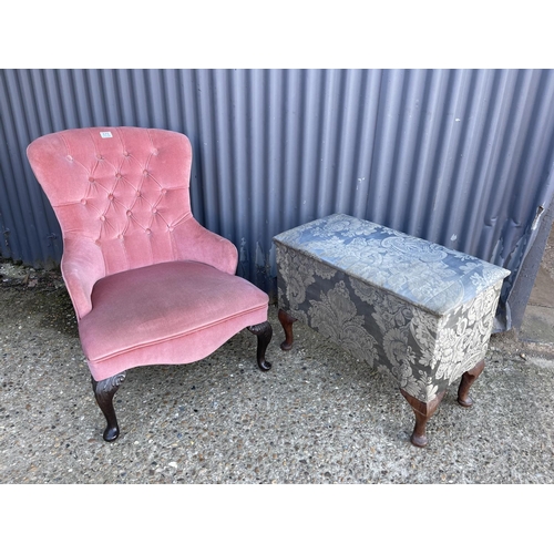 171 - A pink buttoned back bedroom chair together with another linen box