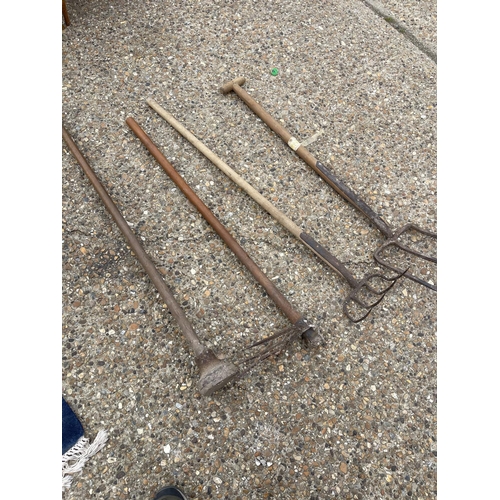 431 - Four vintage garden hand tools