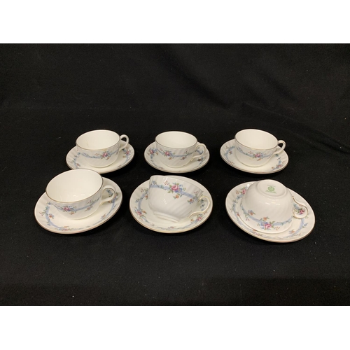 585 - 6 Minton Chartwell cups and saucers