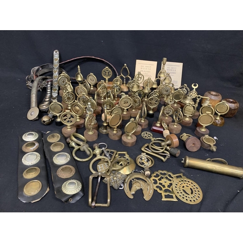 601 - Large quantity of antique brass martingale swingers and horse brasses