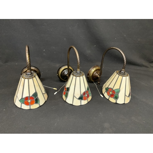 664 - 3 Vintage tiffany style wall lamps