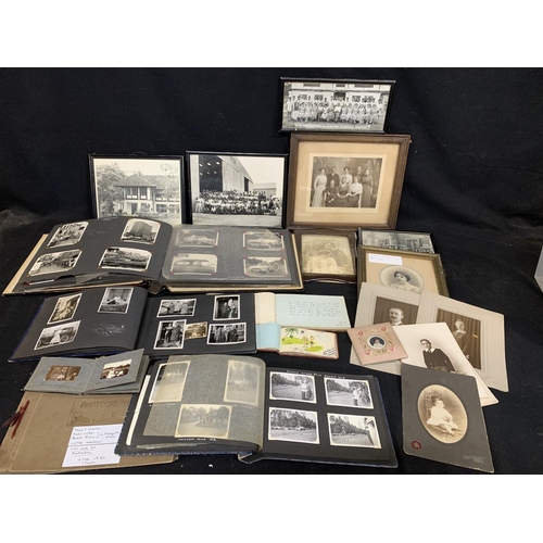 669 - Collection of vintage photos, including Singapore navel base, 50's and 60's, family photo albums, 2 ... 