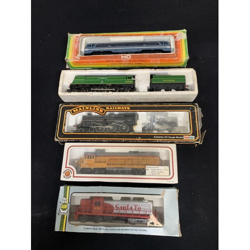 777 - Five 00 gauge and HO gauge boxed Locos