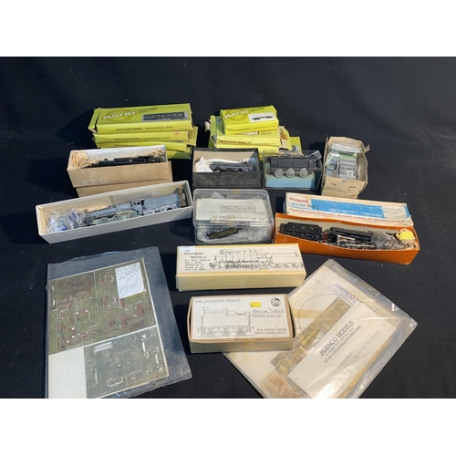 808 - Collection of model kits including unbuilt Mcgowan,  metal models and eight ratio plastic kits