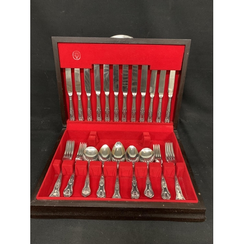 899 - Canteen of stainless steel Kings Pattern Cutlery