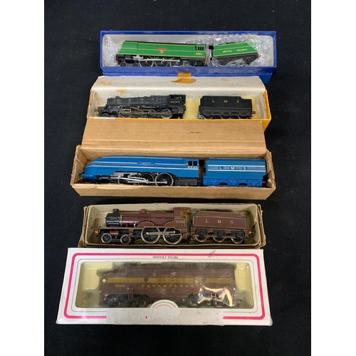 803 - Five boxed 00 gauge locos of various makes