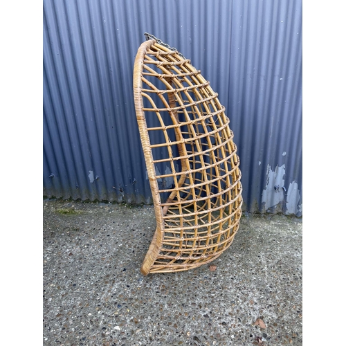 105 - An original hanging egg garden chair with chain and hook