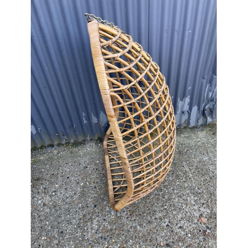 105 - An original hanging egg garden chair with chain and hook