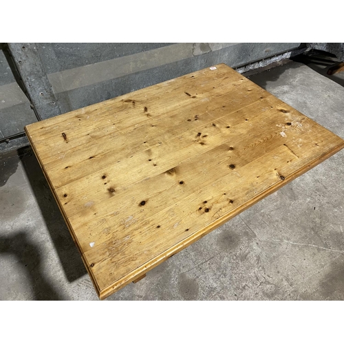 202 - A large solid pine farmhouse coffee table