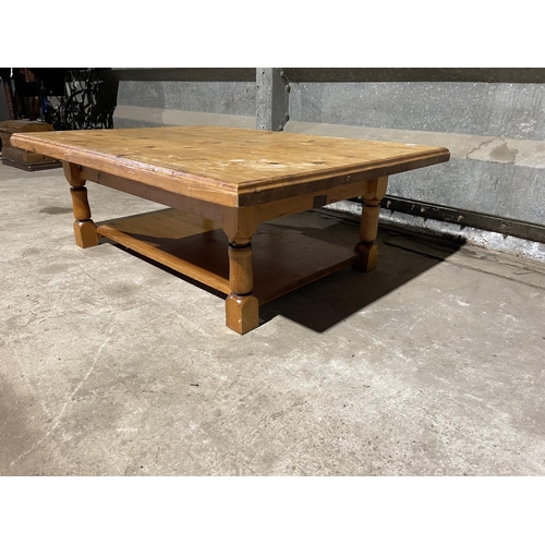 202 - A large solid pine farmhouse coffee table