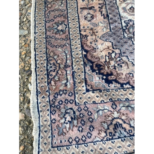 290 - A pink silky pattern rug 160x100