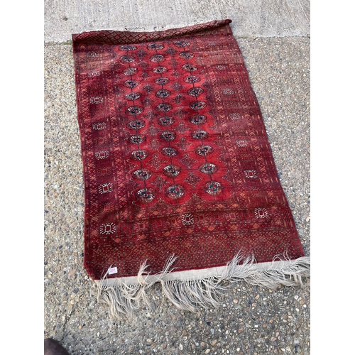 291 - A red oriental pattern rug 170x110