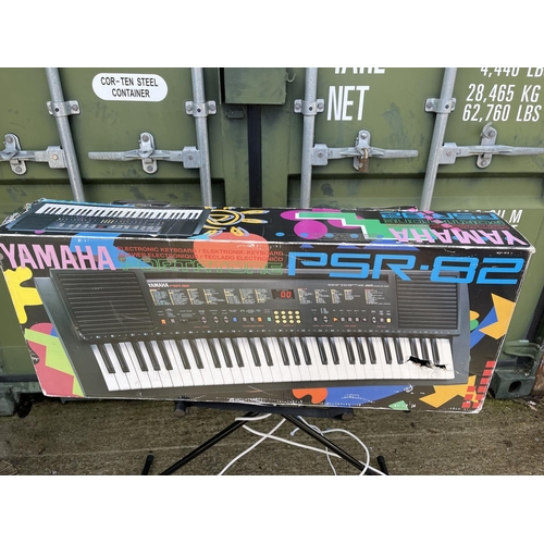 324 - Yamaha psr 82 keyboard with folding stand