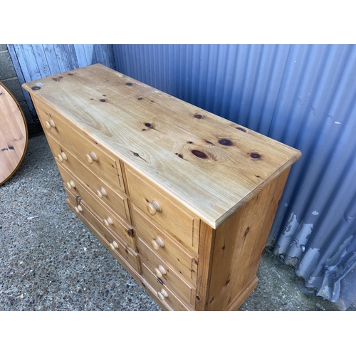 35 - A large pine bank of 8 drawers 130x45 x90