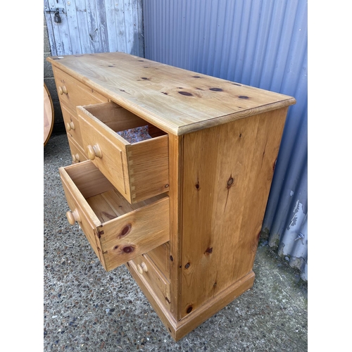 35 - A large pine bank of 8 drawers 130x45 x90