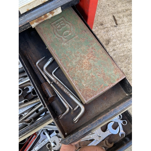 437 - A large red Etak snap on style tool chest filled with spanners, wrenches, Allen keys and sockets