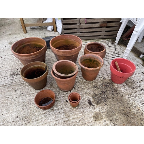 483 - Assorted terracotta garden pots