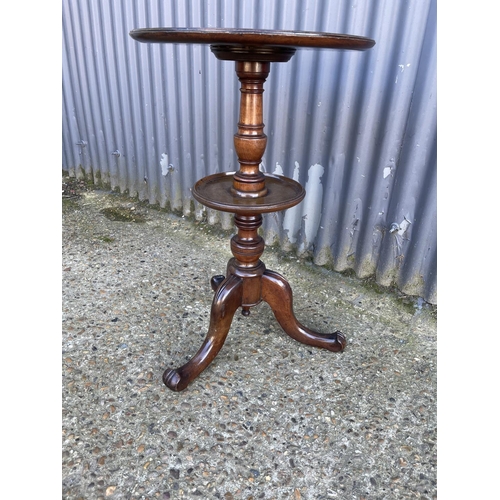 75 - A Victorian mahogany circular two tier buffet stand