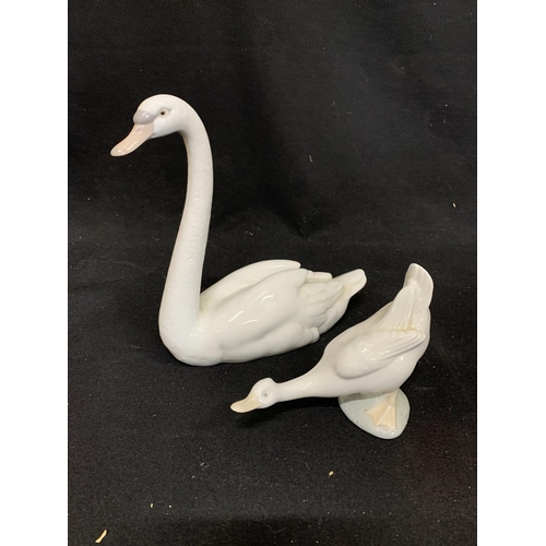 1021 - Lladro Swan height 21 cms and Nao goose,