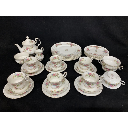 1051 - Royal Albert Moss Rose tea and Dinnerware, no damage - 36 pieces