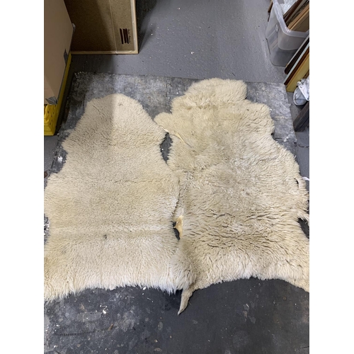 1060 - Two lambskin rugs